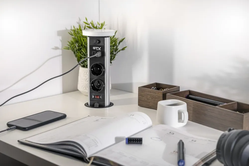 Rea Möbeluttag CAMINO, Ø80 mm, 2xSHUKO, USB A+C, induktiv laddare 10 W, kabel 1,5 m, vit